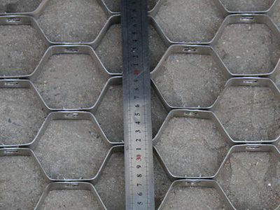 龜甲網生產廠家-龜甲網用錨固釘如何使用